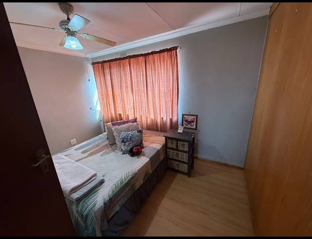 3 BEDROOM TOWNHOUSE FOR SALE IN VANDERBIJLPARK CE 3